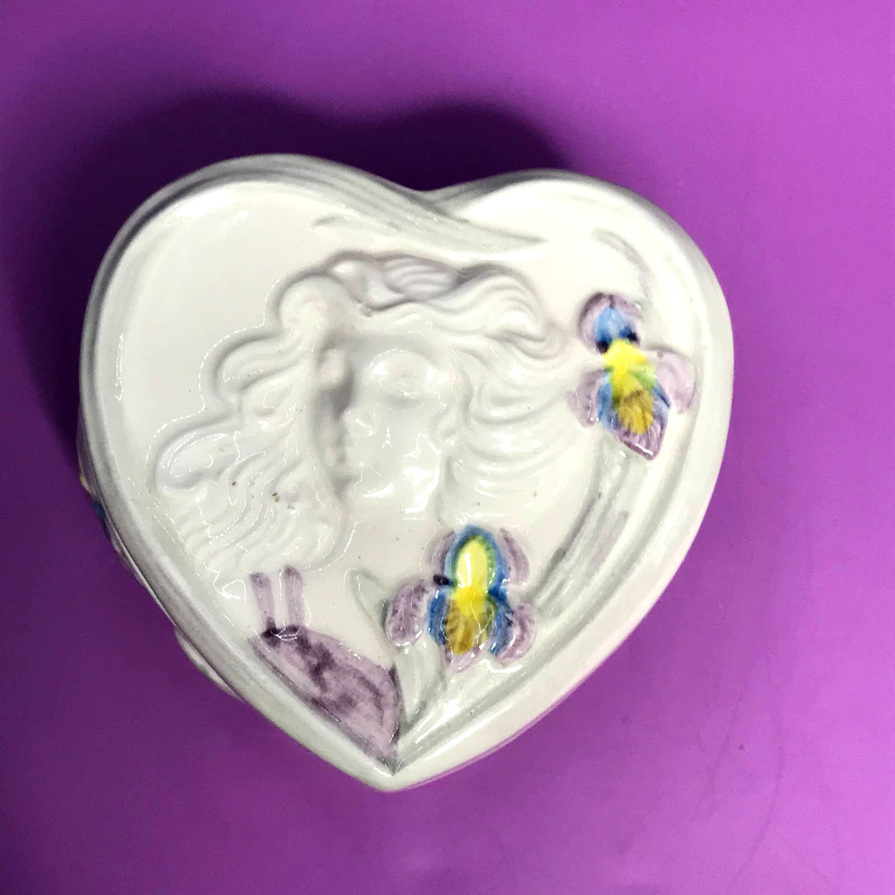 Vintage Ceramic Heart Trinket Box Raised Cameo Handcrafted Belle Epogue Japan